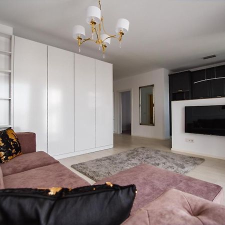No. 11 - The Penthouse In City Center Oradea Exteriör bild